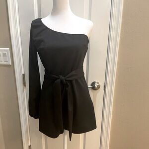 Black One-Shoulder romper women’s size 6 dressy/ casual with wrap belt